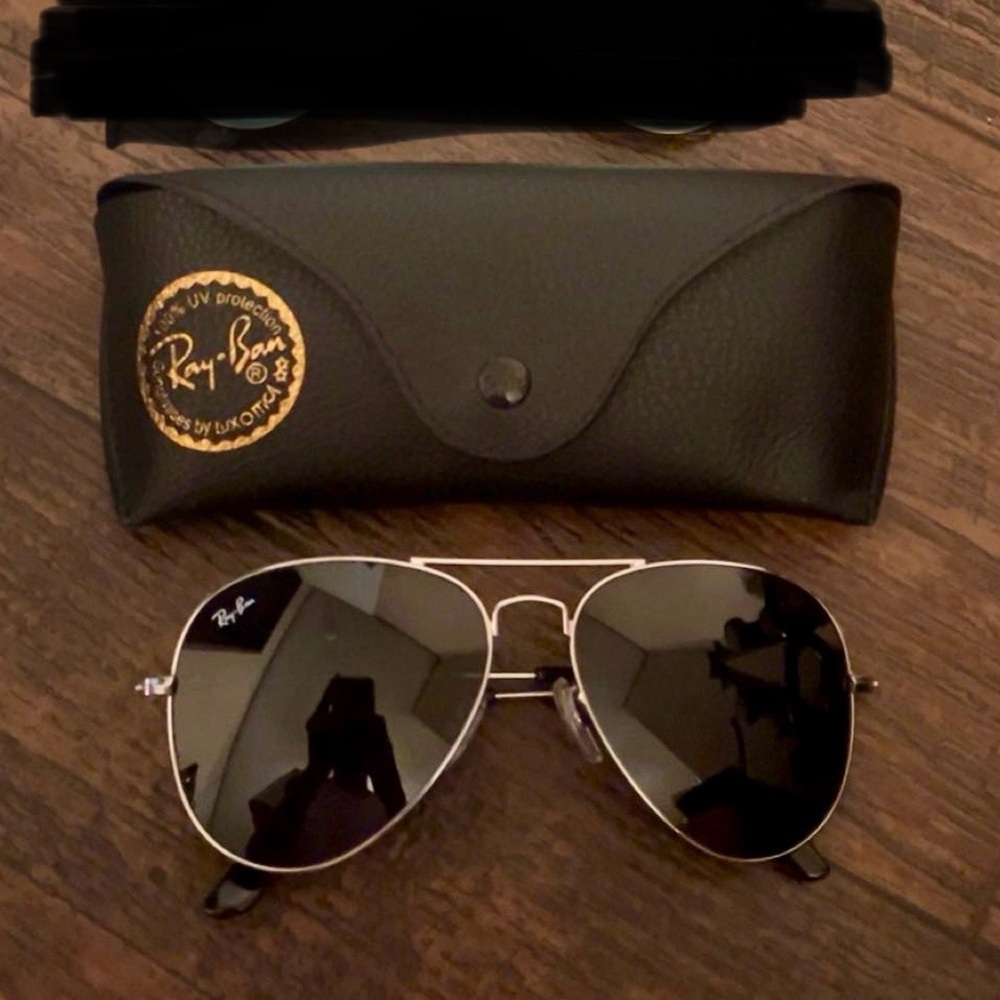 Ray-Ban black with case. Look a like
